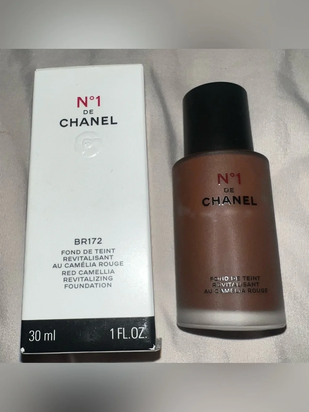 CHANEL N°1 de CHANEL Foundation - Deep Brown Shade BR172 new with box